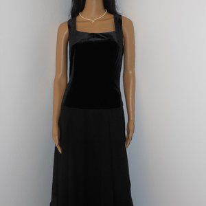 KAMISATO BEAUTIFUL BLACK VELVET EVENING DRESS SIZE 12